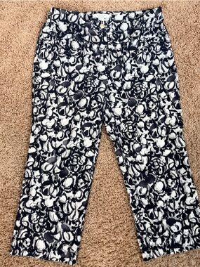 Chico's Size Small Black & White Abstract Crop Spandex Pants Lightweight Airy